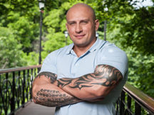 Гена: «Мене напружує, якщо дівчина одягнена кричуще»