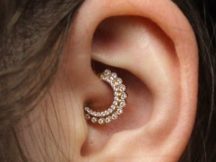 Daith-пірсинг: Усі секрети весняного б’юті-тренду