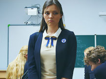 Новенька учениця елітної школи Vivat. Новенька. Серія 1