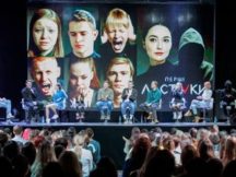 Смех, слезы и неожиданные признания: как прошла встреча с актерами «Первых ласточек»