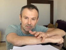 «Дякую тобі»! Святослав Вакарчук заспівав лікарям пісню вдячності
