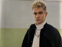 «Парень, который прожигает жизнь»: Макс Девизоров – о персонаже, которого играет в новом сезоне «Первых ласточек»