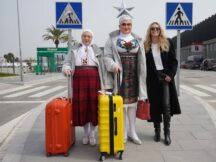 «Будемо відзначати!» – Віра Брежнєва та VERKA SERDUCHKA з мамою стали ведучими «Орла&Решки»!