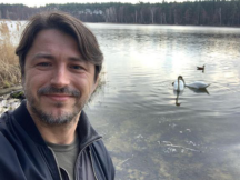 Курка, варені яйця та напівоголені у плацкарті: Сергій Притула згадав дитинство