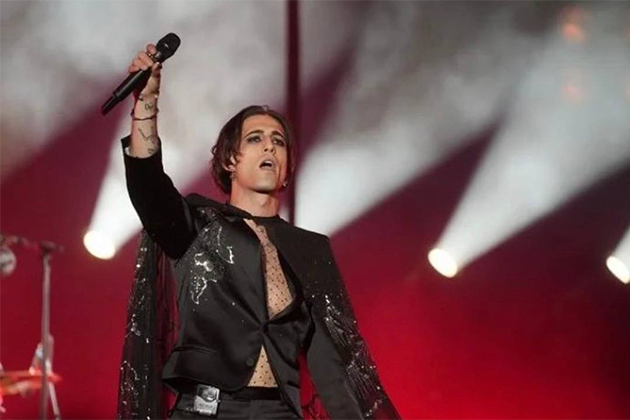 Maneskin послав путіна зі сцени на концерті у Римі (ВІДЕО) Maneskin послав путіна зі сцени на концерті у Римі (ВІДЕО)