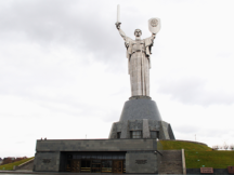 Новый опрос в «Дії»: что делать с гербом СССР на щите монумента «Родина-мать»