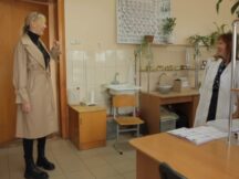 «Після пар хімічать мазі для наших військових»: Леся Нікітюк побувала у незвичайній студентській лабораторії