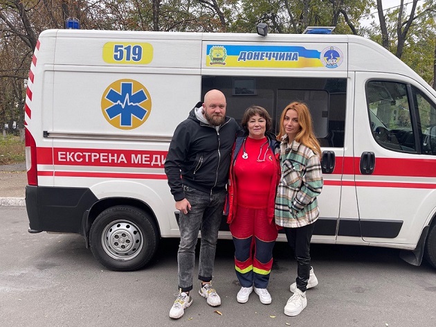 «Робити добро – це в мене від мами»: зірки Нового каналу поділилися найтеплішими спогадами про найрідніших людей