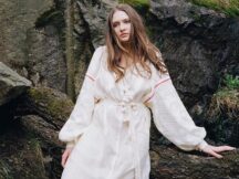 Арина Любітєлєва випустила пісню «Одне питання»: «За що так трапилось з моєю країною…»