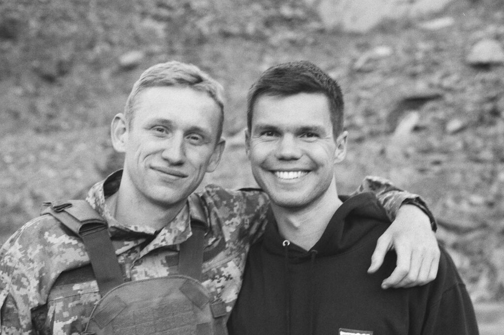 «Режисер розпочав зміну з хвилини мовчання»: Олександр Рудинський – про підтримку України на зйомках за кордоном