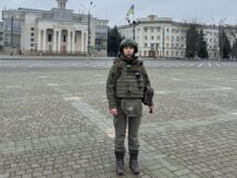 «З літа стало гірше, але краще буду вдома, я там нікому не потрібна»: мешканці Херсонської області про життя під постійними обстрілами
