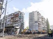 Як і хто відновлює будинки після ракетних ударів РФ по Україні