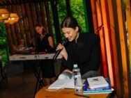 Анастасія Іванюк читала вірші за донат