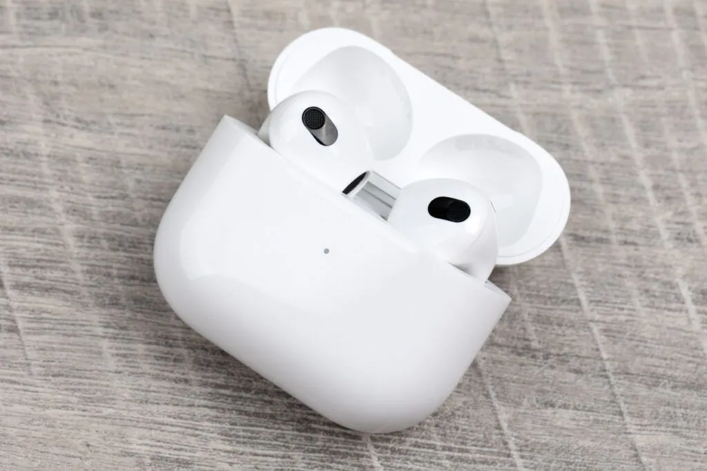 AirPods Pro 4: дата виходу навушників нового покоління від Apple