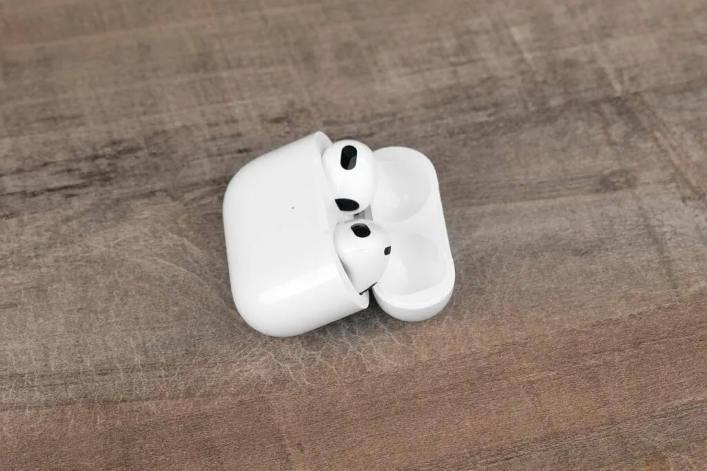 AirPods Pro 4: дата виходу навушників нового покоління від Apple