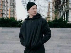 Інклюзивне шоу «Відвал ніг: Робота» з ветераном Олександром Тереном покажуть на Новому каналі
