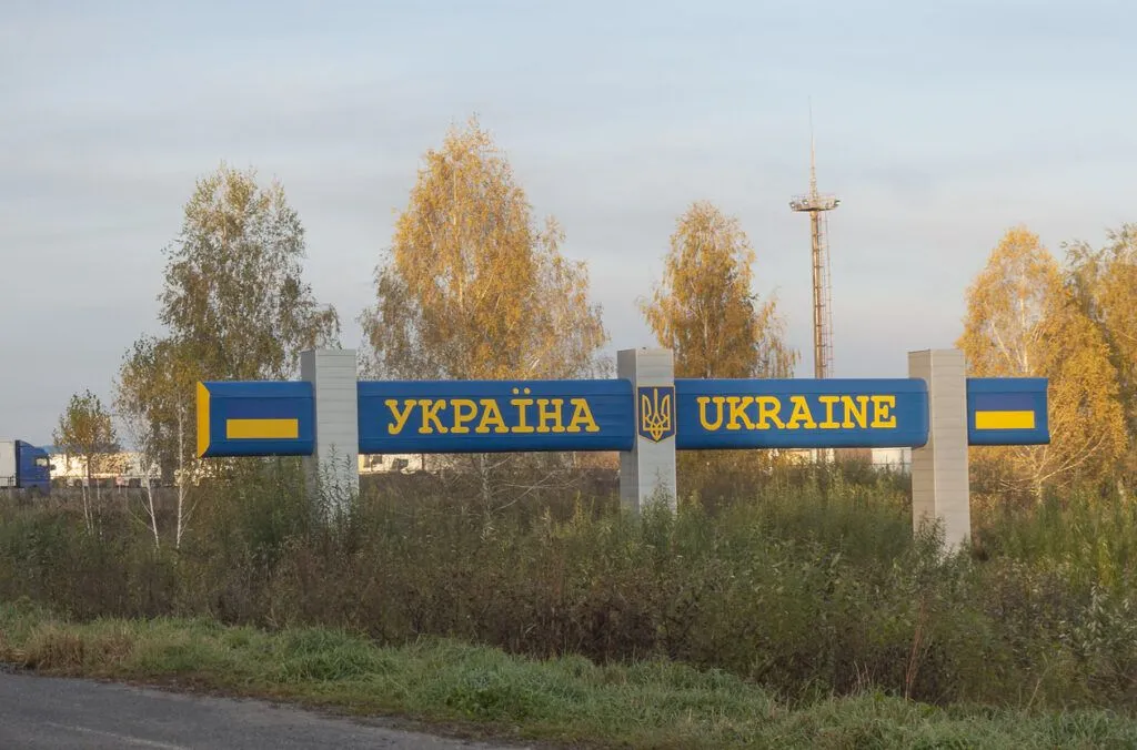 Хто має право виїзду за кордон у 2026 році: що передбачено законом